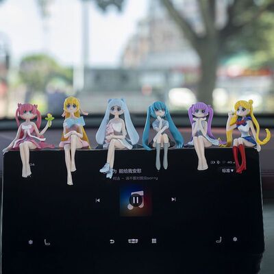 车载摆件卡通动漫坐姿女孩创意汽车显示屏装饰中控台内饰品美少女