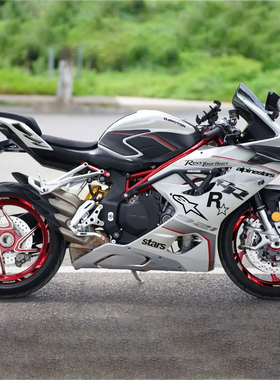 适用钱江赛921RR车头前脸拉花防水贴膜改装饰双R版画夜光眼睛贴纸