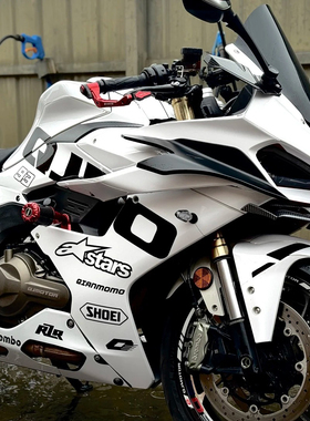 适用钱江赛550s车身侧边装饰赞助商贴纸拉花版画反光头盔改装划痕