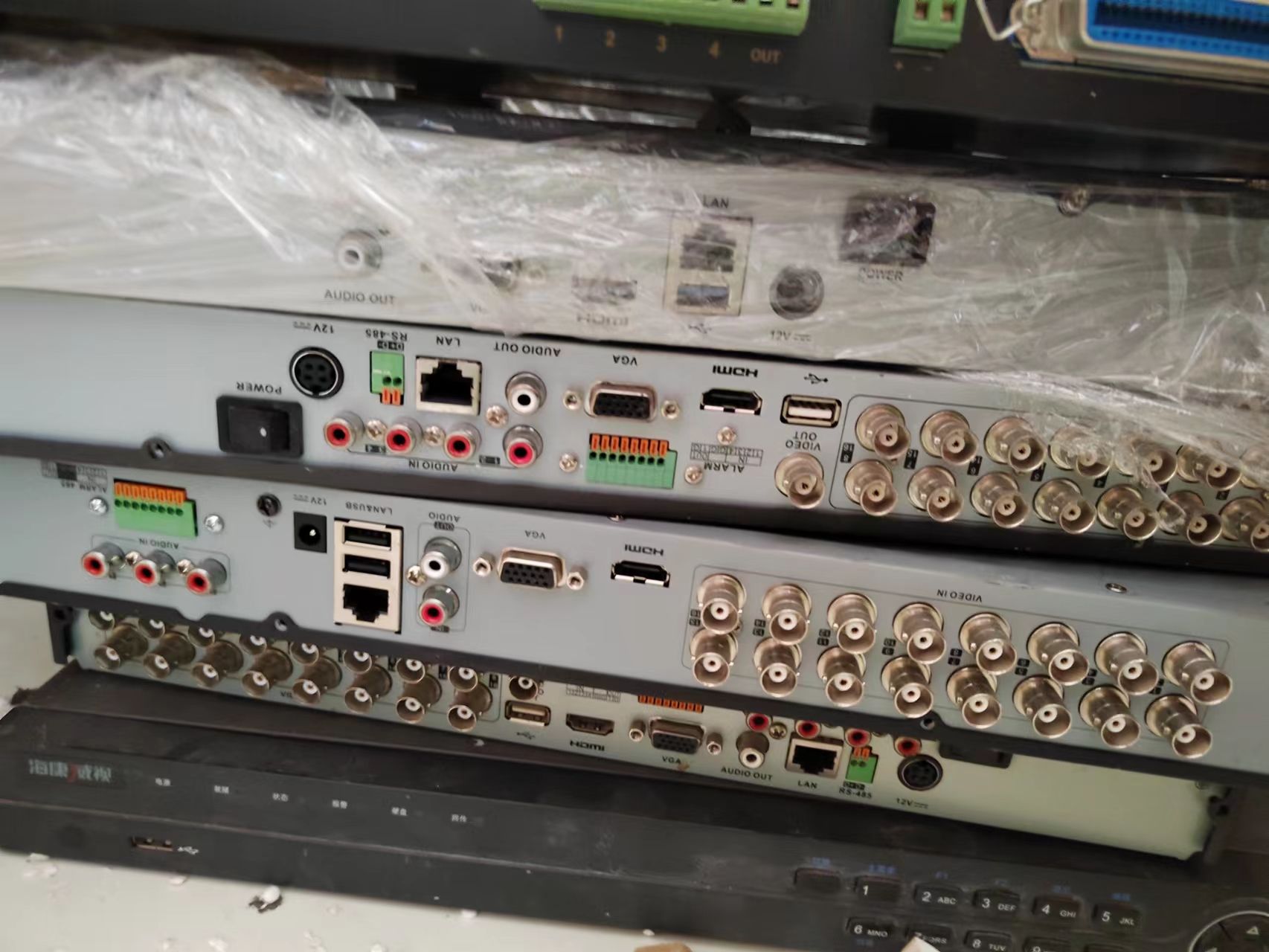 二手海康威视DS-8116HWS-SH 模拟16路硬盘录像机支持16路环通接口