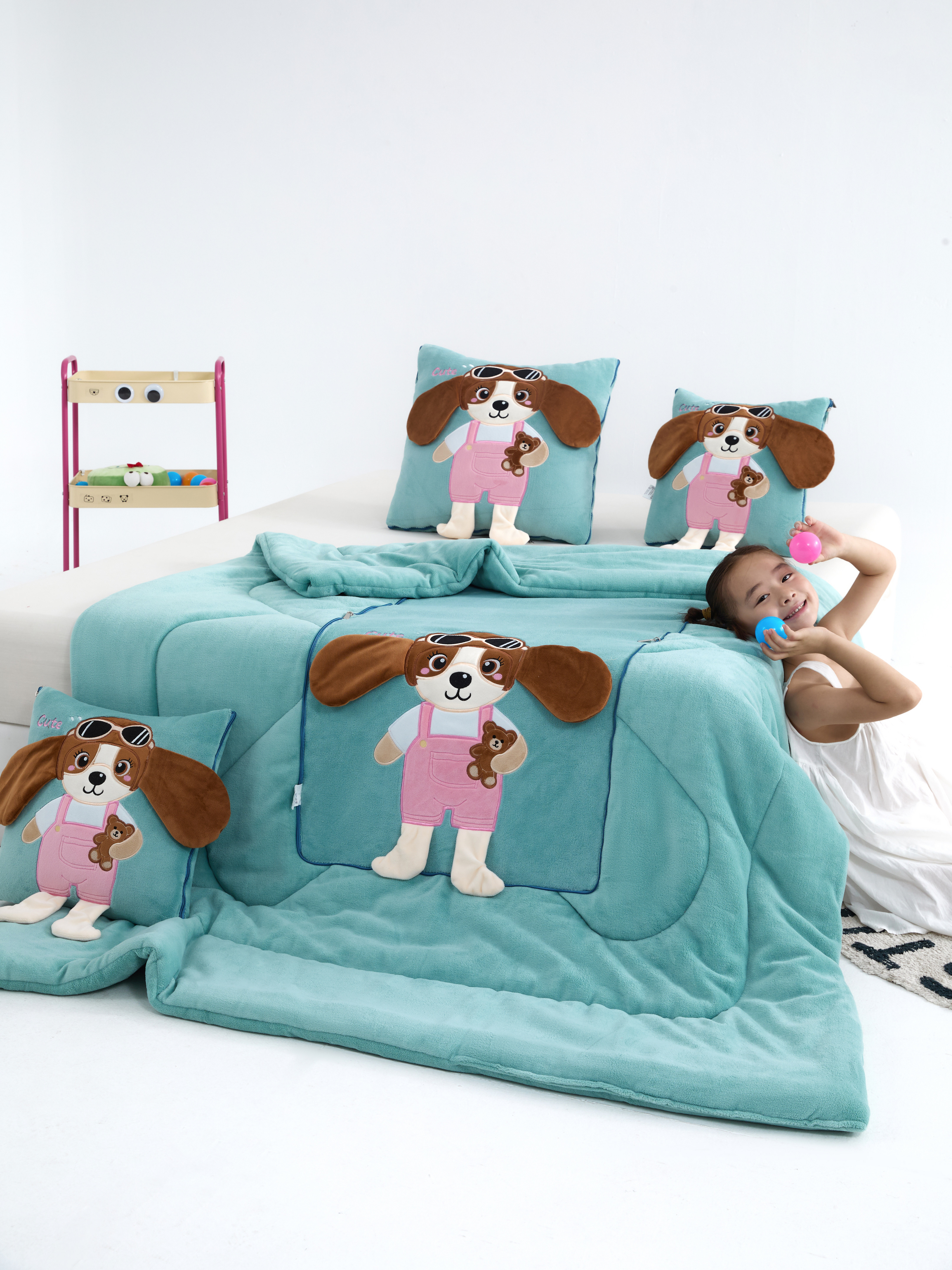 秋冬加厚牛奶绒抱枕被多功能卡通汽车靠垫办公室午睡折叠枕头被毯