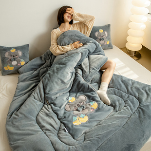 冬季两用抱枕被子加厚牛奶绒卡通沙发汽车靠垫办公室午睡枕头毛毯