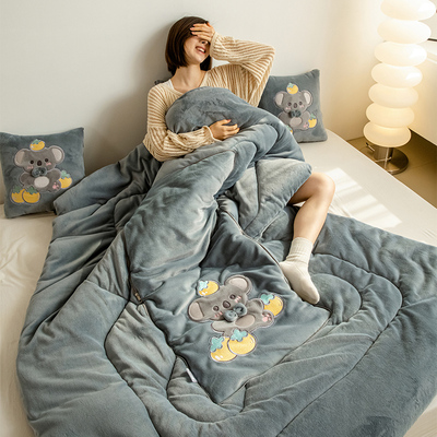 A类母婴级升级加厚牛奶绒抱枕被