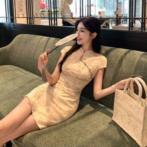 韩雨嘉印花新中式短款旗袍