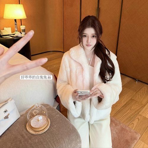 韩雨嘉【玉兔白】100%雷克斯进口獭兔毛娃娃领雪染皮草外套