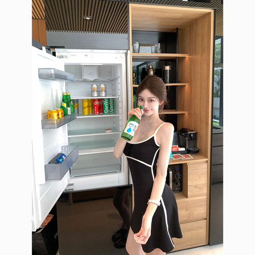 韩雨嘉撞色针织吊带裙