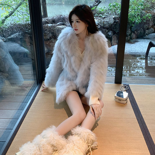 韩雨嘉连帽狐狸毛皮草外套