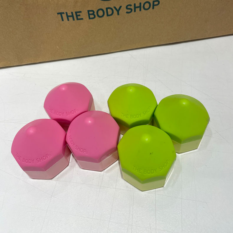 英国the body shop清新果样润唇膏野莓 寄異果 草莓保湿护唇4g
