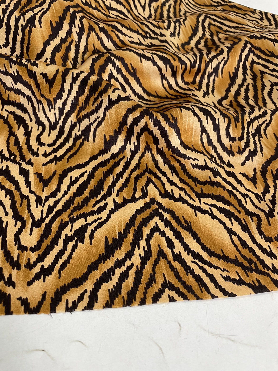 3米咖色缎面印花雪纺布头柔软光滑透气连衣裙上衣旗袍diy面料D289