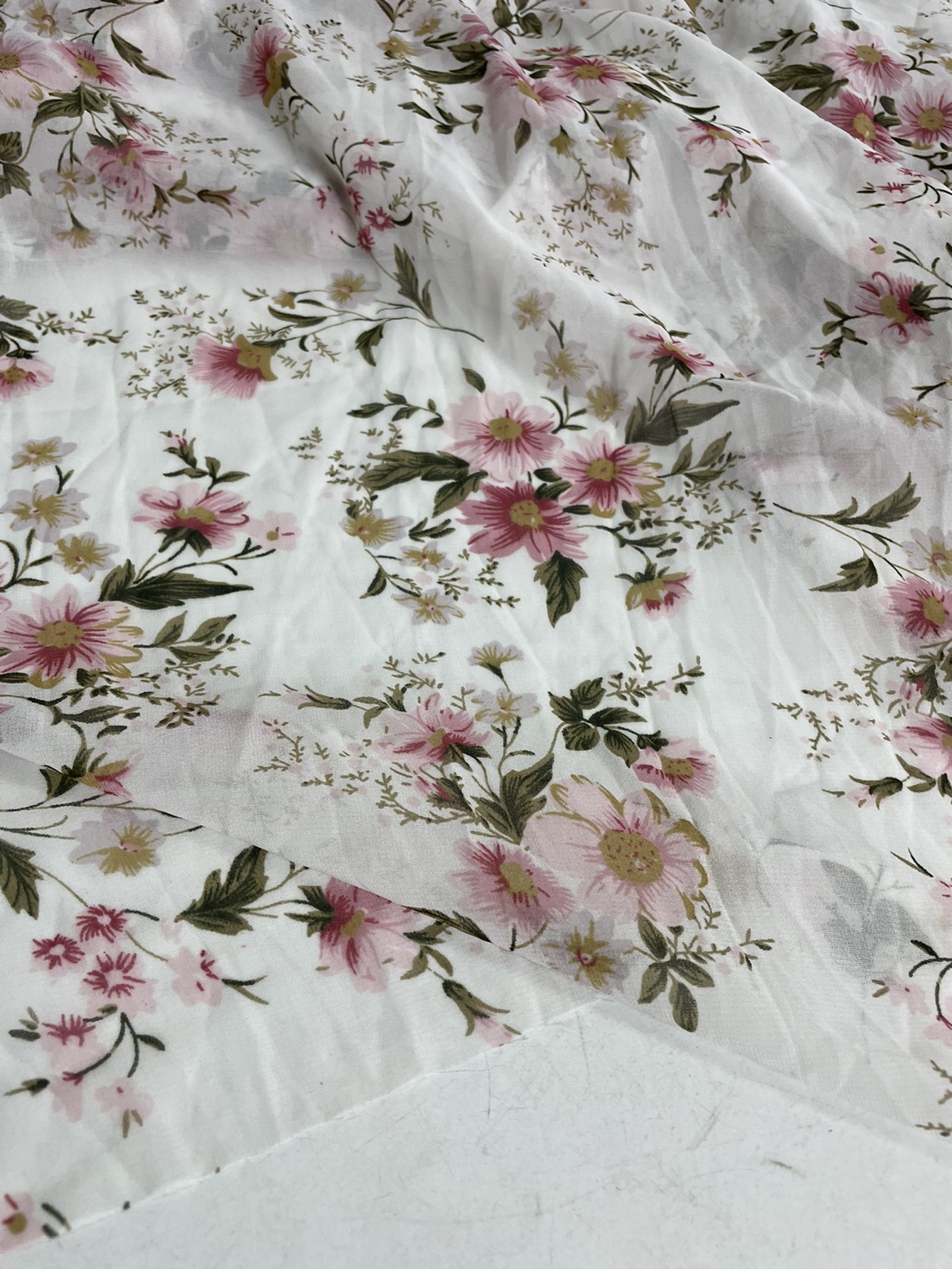 3米白底粉色印花珍珠纱雪纺布头 柔软垂坠透气连衣裙上衣面料D823