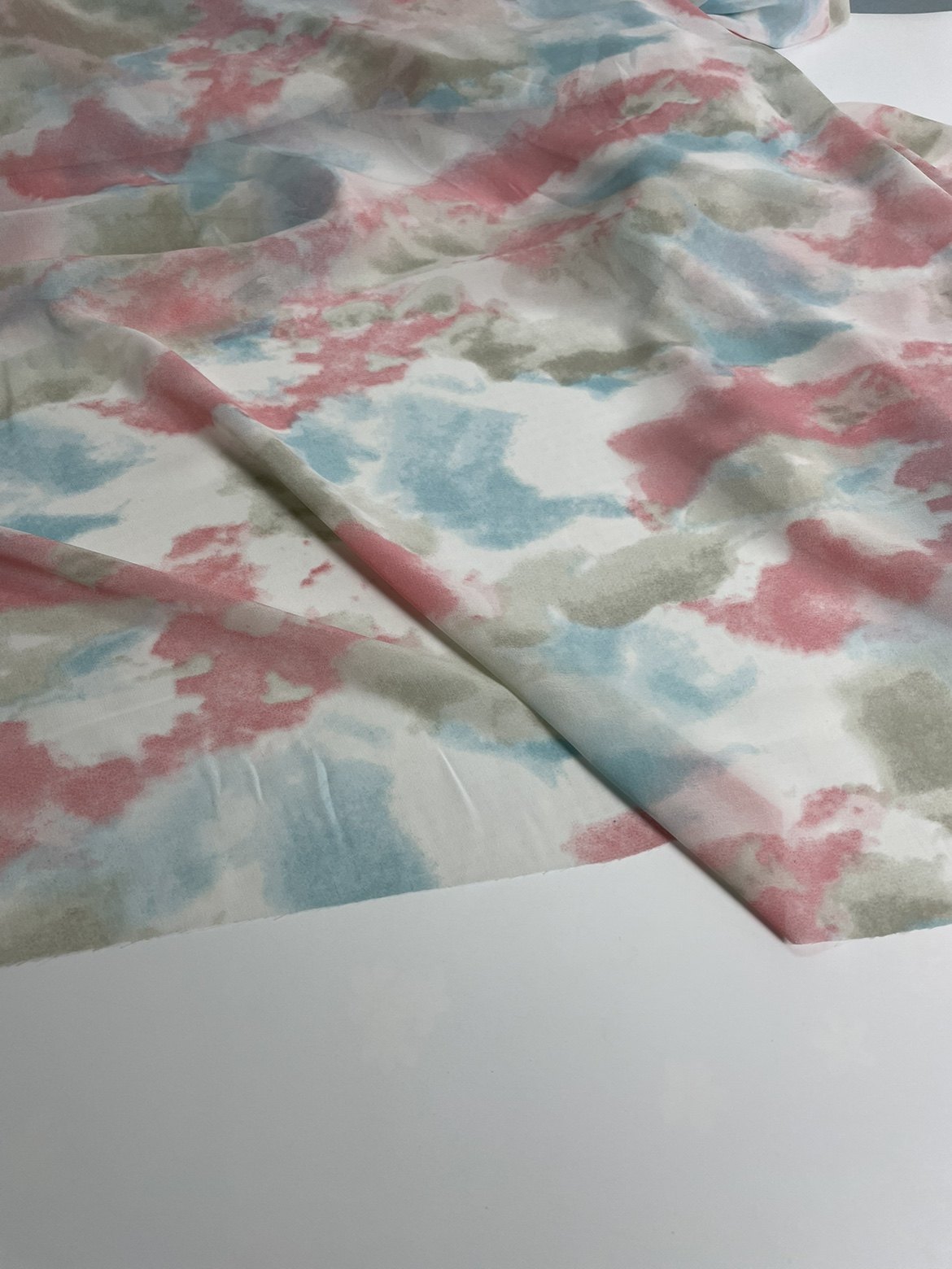 E674夏季白底扎染印花雪纺布头 飘逸柔软垂坠透气连衣裙上衣面料,纺织面料/辅料/配套,面料/布类,淘宝优惠券,粉丝福利购,淘宝优惠卷