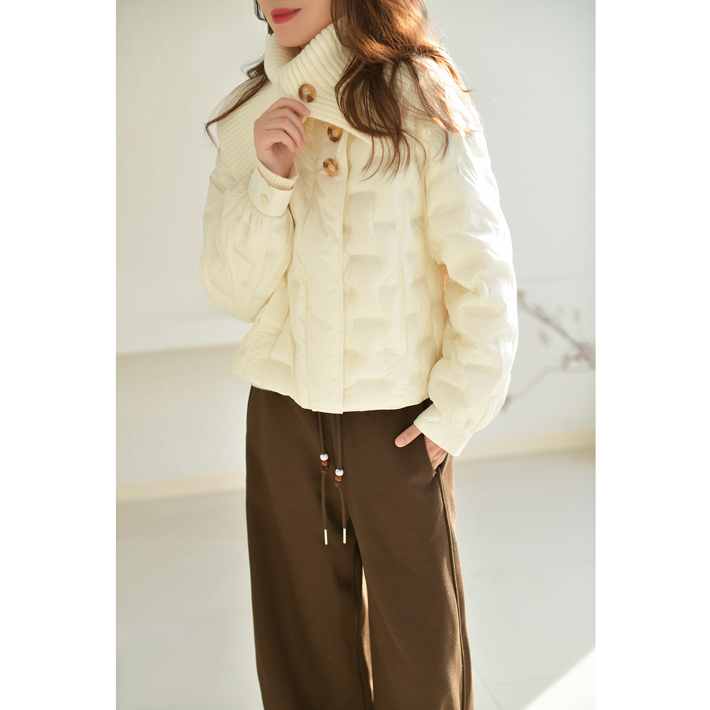 GESGOO轻盈薄款95白鹅绒外套短款