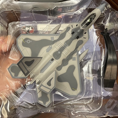 合金飞机F22猛禽隐形战斗机成品金属模型摆件起落架固定不可转动