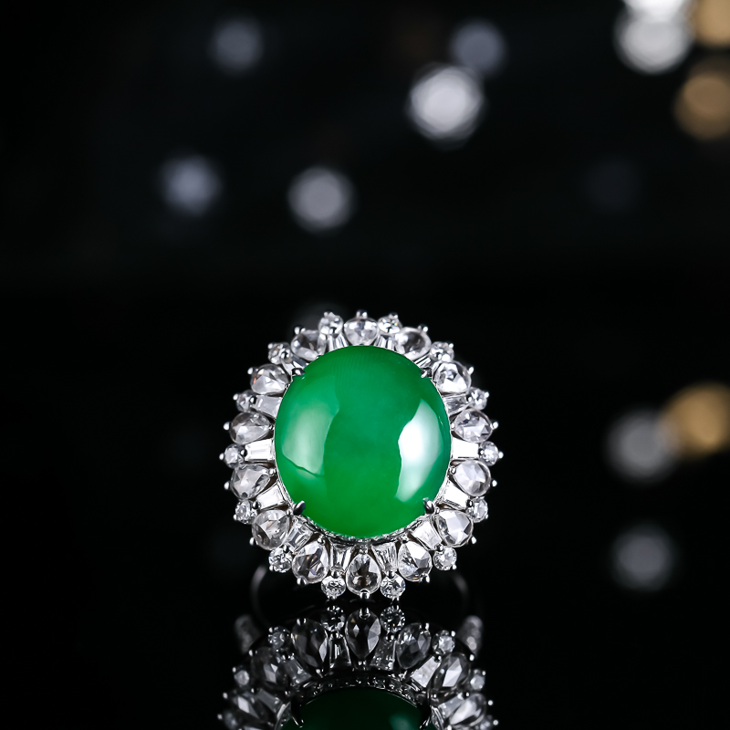 天然翡翠a货18k金 伴钻高冰种浓阳绿蛋面戒指豪镶