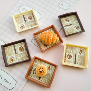 微缩仿真垫纸木质食玩面包托盘子娃娃屋捏捏装饰摆件手工diy配件