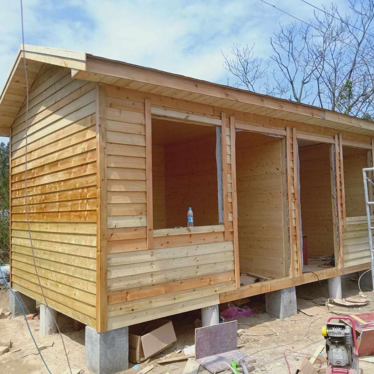 户外防腐木木屋别墅中式三角民宿定制景区组装小房子移动售货亭