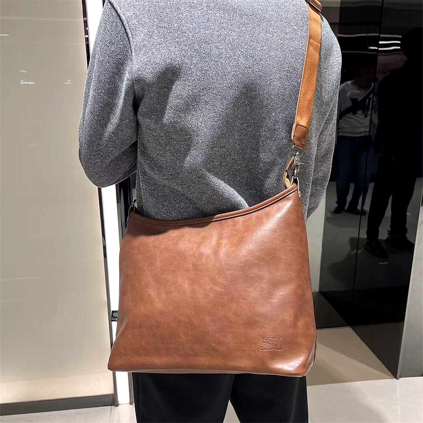 ThreeBox男斜挎单肩大容量托特包