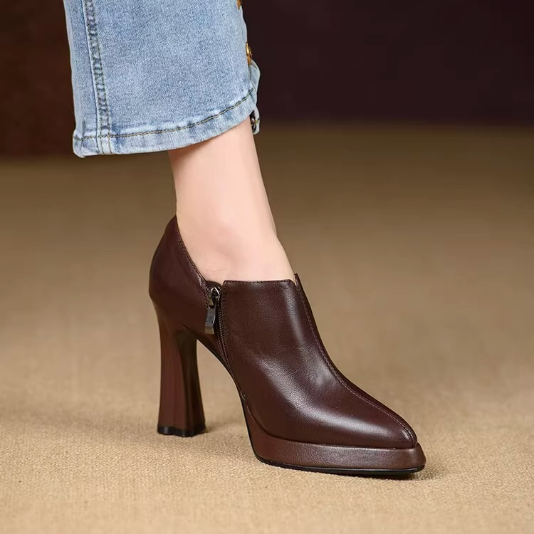 尖头拉链粗跟防水台单鞋