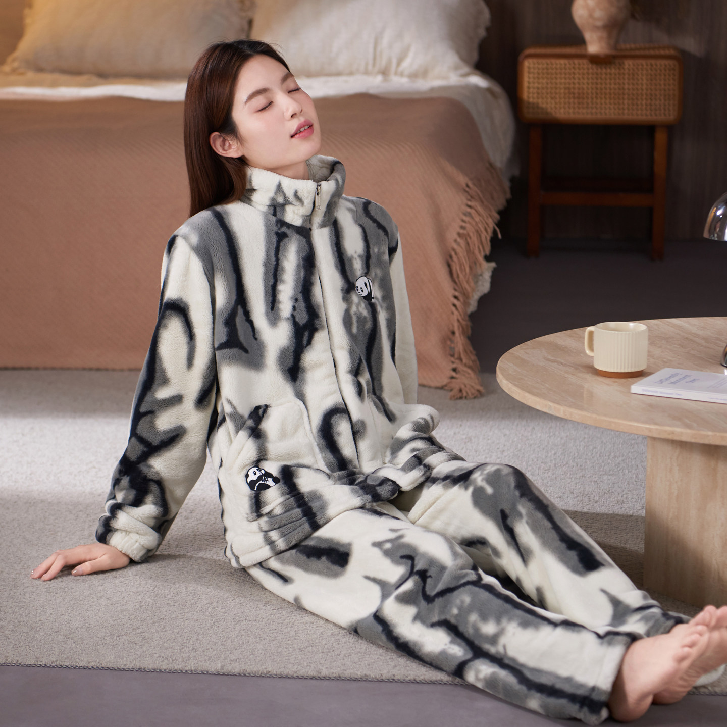 法兰绒睡衣女秋冬加厚加绒家居服