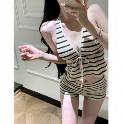 挂脖比基尼泳衣小胸聚拢