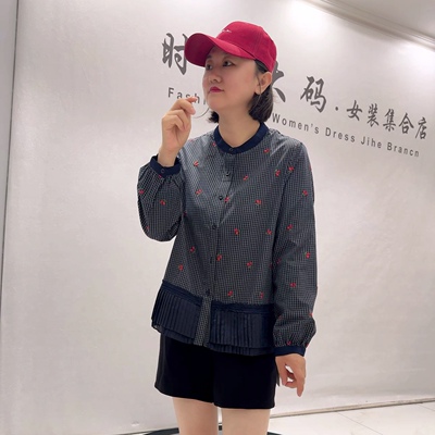 6035女权贵族初秋新品刺绣樱桃图案减龄百搭格子开衫加大码女装
