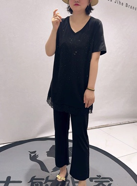 5302芮娜依莲夏款新品v领拼接蕾丝上衣搭配时尚亮钻裤两件套大码