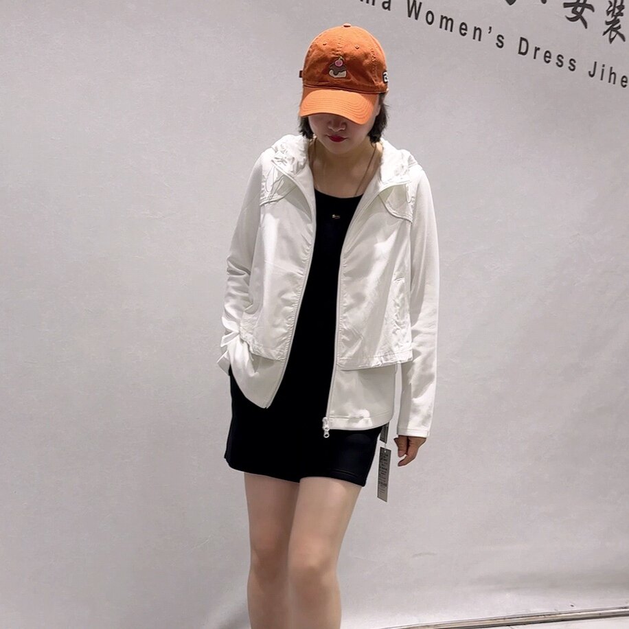 6152女权贵族秋款新品假两件常规大码外套