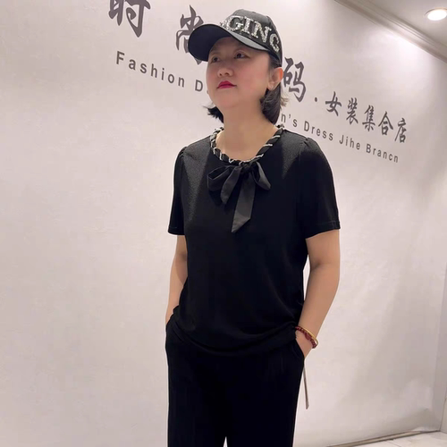 5629芮娜依莲初夏新品设计感蝴蝶结衣领简洁大方气质衫加大码女装