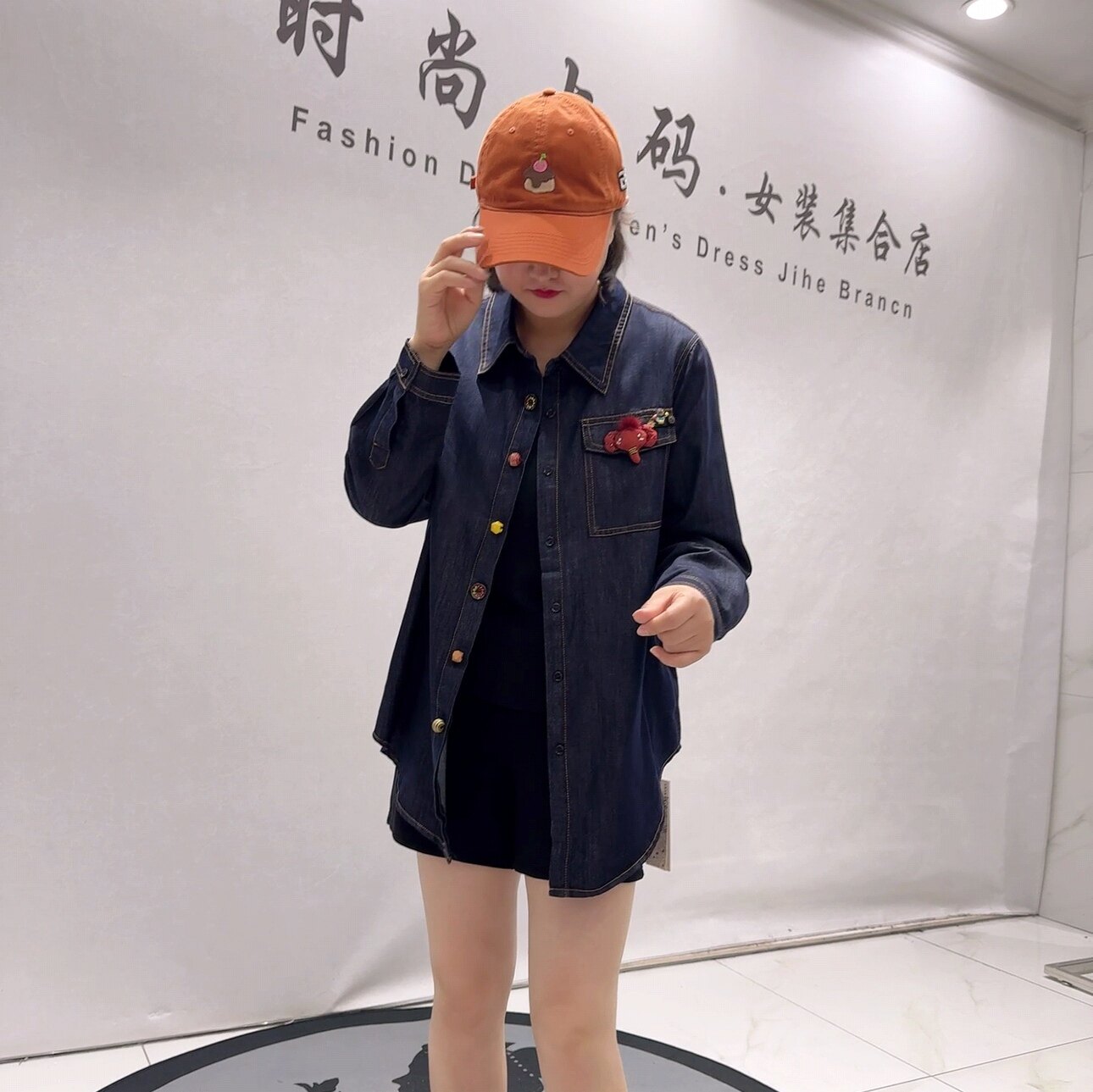 6095女权贵族秋款新品水洗牛仔撞色扣潮牌减龄长袖上衣加大码女装