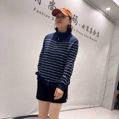 3371芮娜依莲秋款新品针织曲珠面料可内搭可外穿条纹上衣加大码