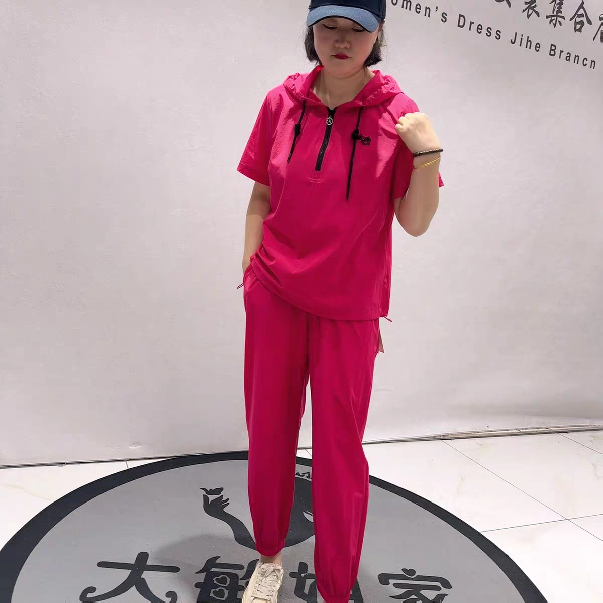 5736芮娜依莲夏款新品半拉链上衣搭配运动风休闲裤两件套加大码