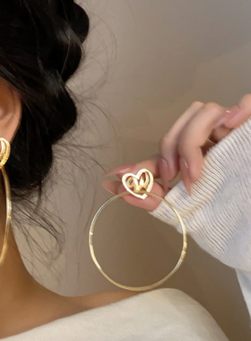小众复古金大圆圈耳环高级感爱心圆环气质耳钉欧美独特设计感耳圈