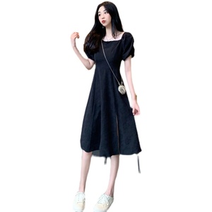 RM13144#法式小众心机方领泡泡袖小黑裙女夏赫本风开叉连衣裙