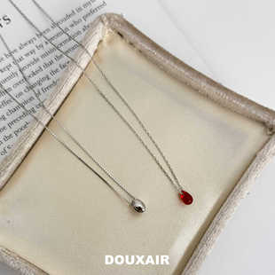 朱砂痣水滴项链纯银豆豆锁骨链石榴石玛瑙吊坠简约日韩清新小红豆