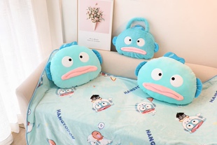 可爱汉顿丑鱼毛绒抱枕靠枕午睡毯毛毯二合一便携手拎式小毯子包