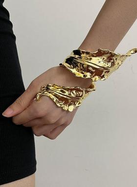 Retro Fashion Metal Bracelet women夸张复古螺旋手镯女高级感