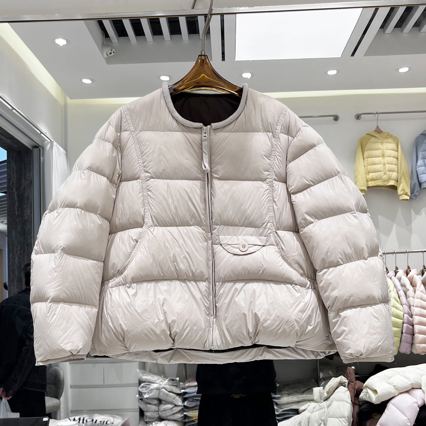 反季清仓2025冬季新款女士短款韩版圆领羽绒服小个子白鸭绒面包服