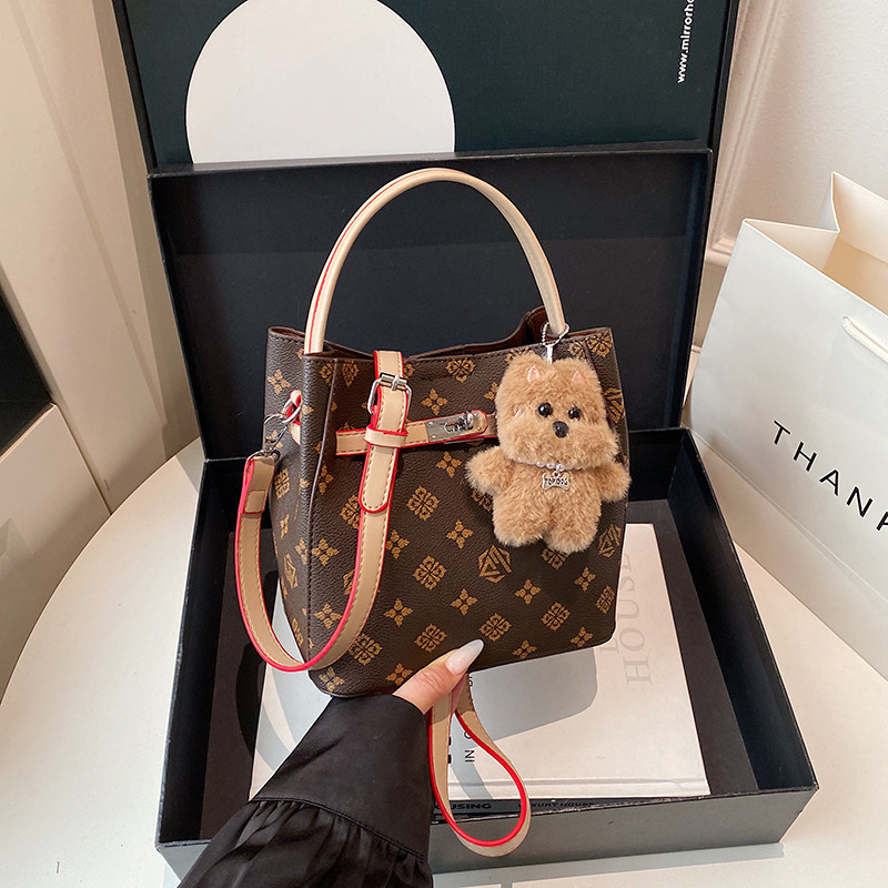 高级感老花刺绣凯莉包包女2026新款手提水桶包轻奢小众单肩斜挎包,箱包皮具/热销女包/男包,托特包,淘宝优惠券,粉丝福利购,淘宝优惠卷