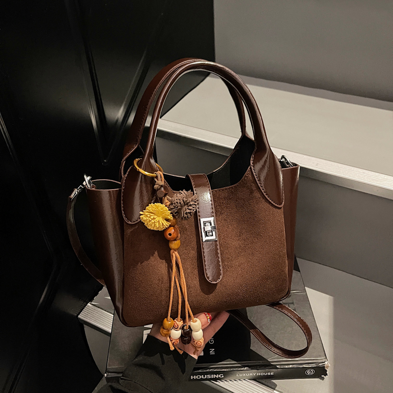 今年流行爆款手提水桶包