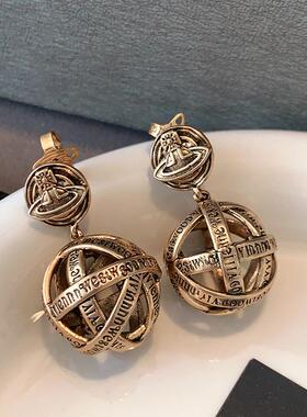 西太后字母球球耳坠2026新款爆款土星耳钉轻奢高级感朋克复古耳环