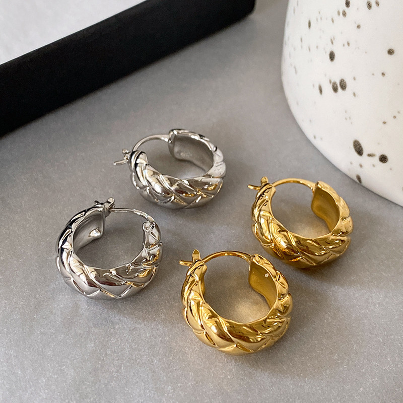 XMRACC小香风宽面菱格纹金属耳圈