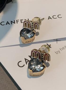 红色字母耳钉2025新款爆款高级感黑钻爱心耳环轻奢朋克小香风耳饰