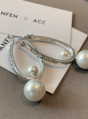 西太后字母耳环2025新款高级感耳扣轻奢小众设计珍珠耳坠欧美耳饰