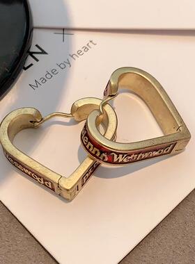 红色珐琅爱心耳扣2025新款爆款字母耳环轻奢高级感欧美西太后耳饰