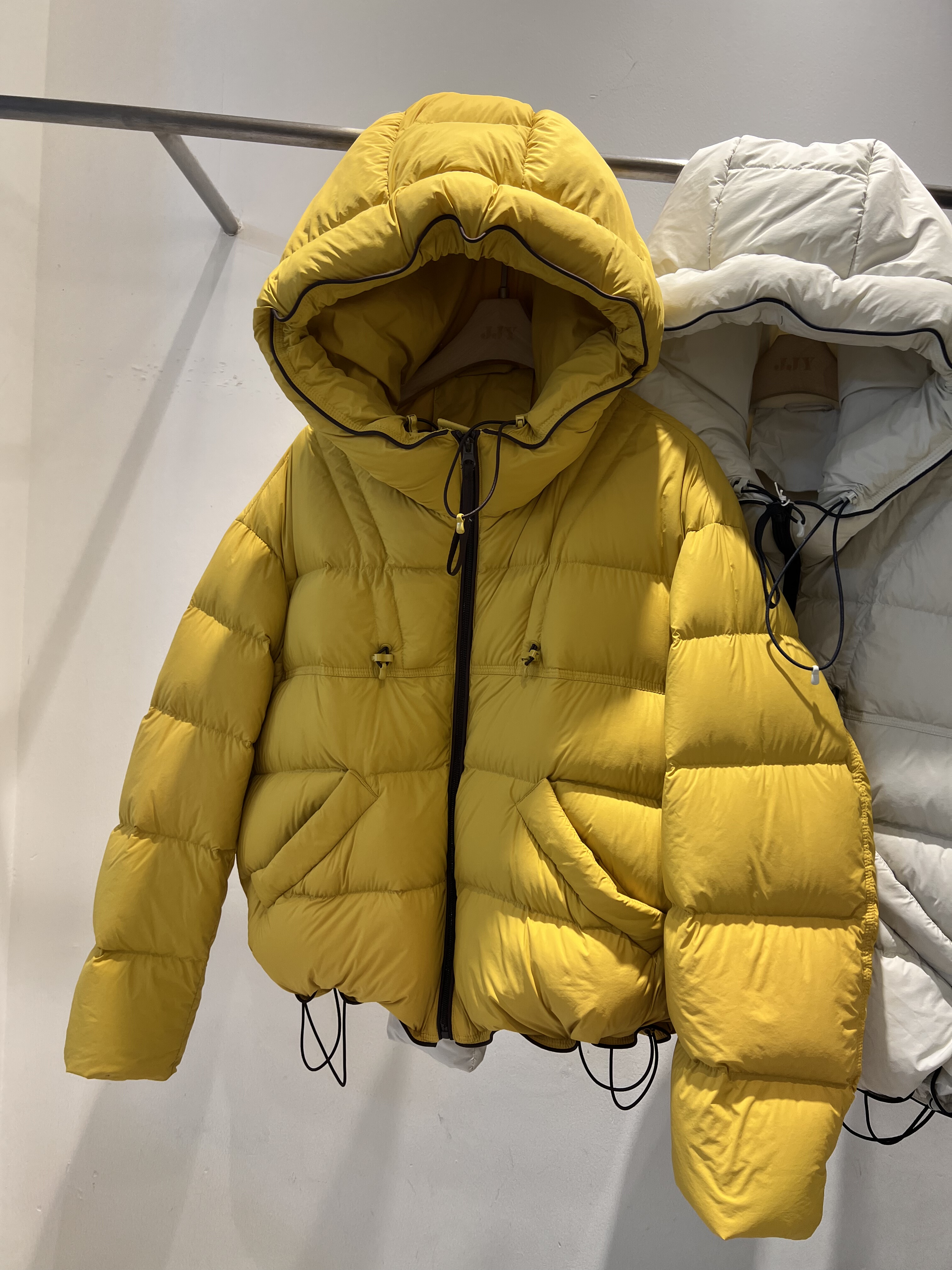 2025冬季新款韩版时尚百搭显瘦连帽羽绒服女短款加厚保暖外套5508