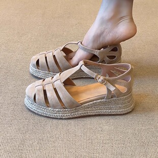 nnmiss/5cm复古羊翻皮圆头镂空丁字带草编坡跟包头中空凉鞋