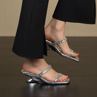 气质露趾外穿凉拖鞋 4.5cm绝美水钻双带异型凉鞋 nnmiss34