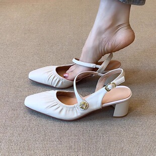 优雅尖头软面山茶花金属扣后绊带百搭粗跟包头凉鞋 nnmiss 5cm法式