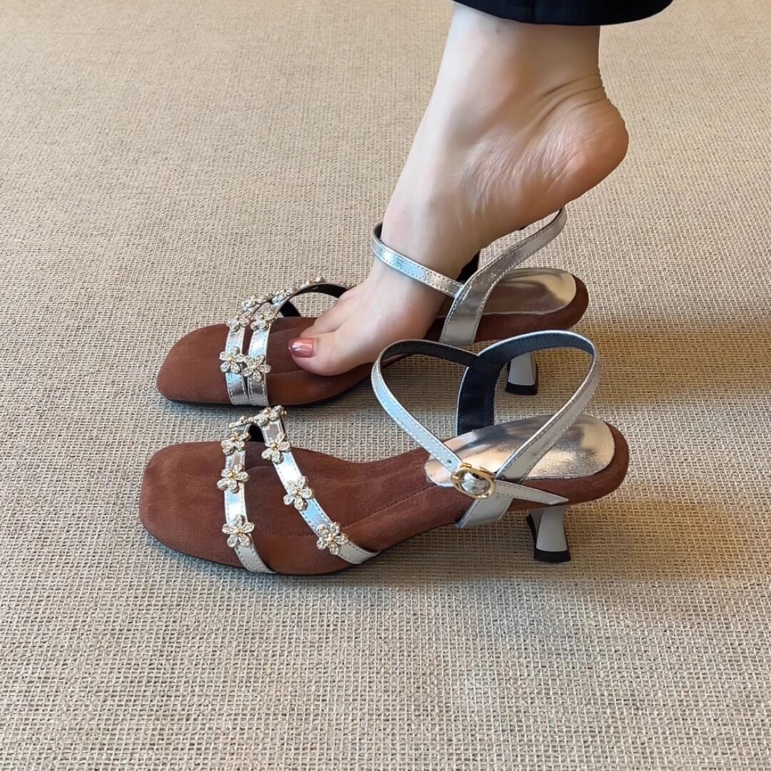 nnmiss/5cm法式复古方头水钻花朵一字带露趾气质高跟凉鞋