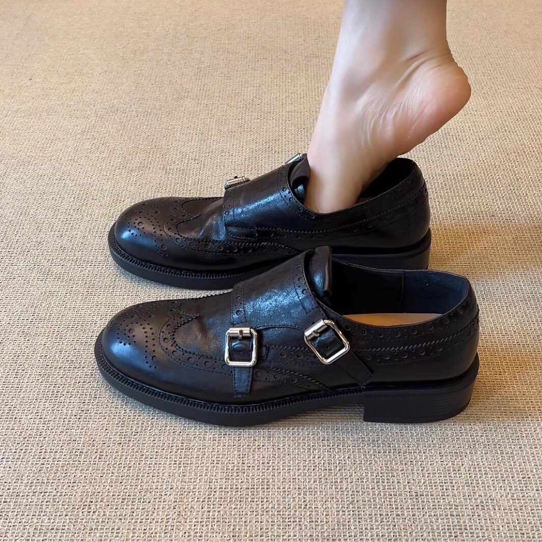 nnmiss/3cm复古风牛皮圆头布洛克搭扣深口小皮鞋百搭通勤粗跟单鞋
